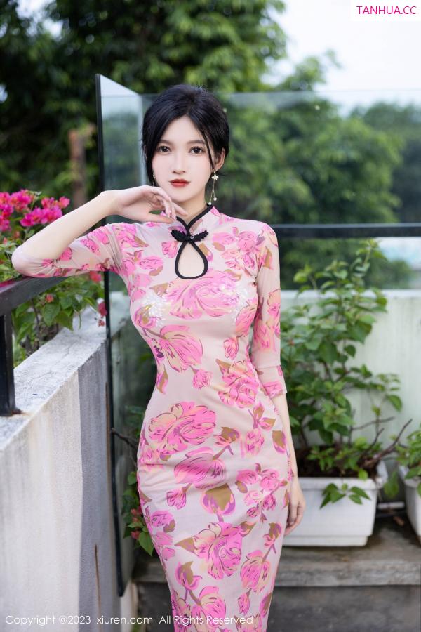 程程程  [XiuRen]高清写真图 2023.09.14 No.7388 程程程- 美腿旗袍第9张图片